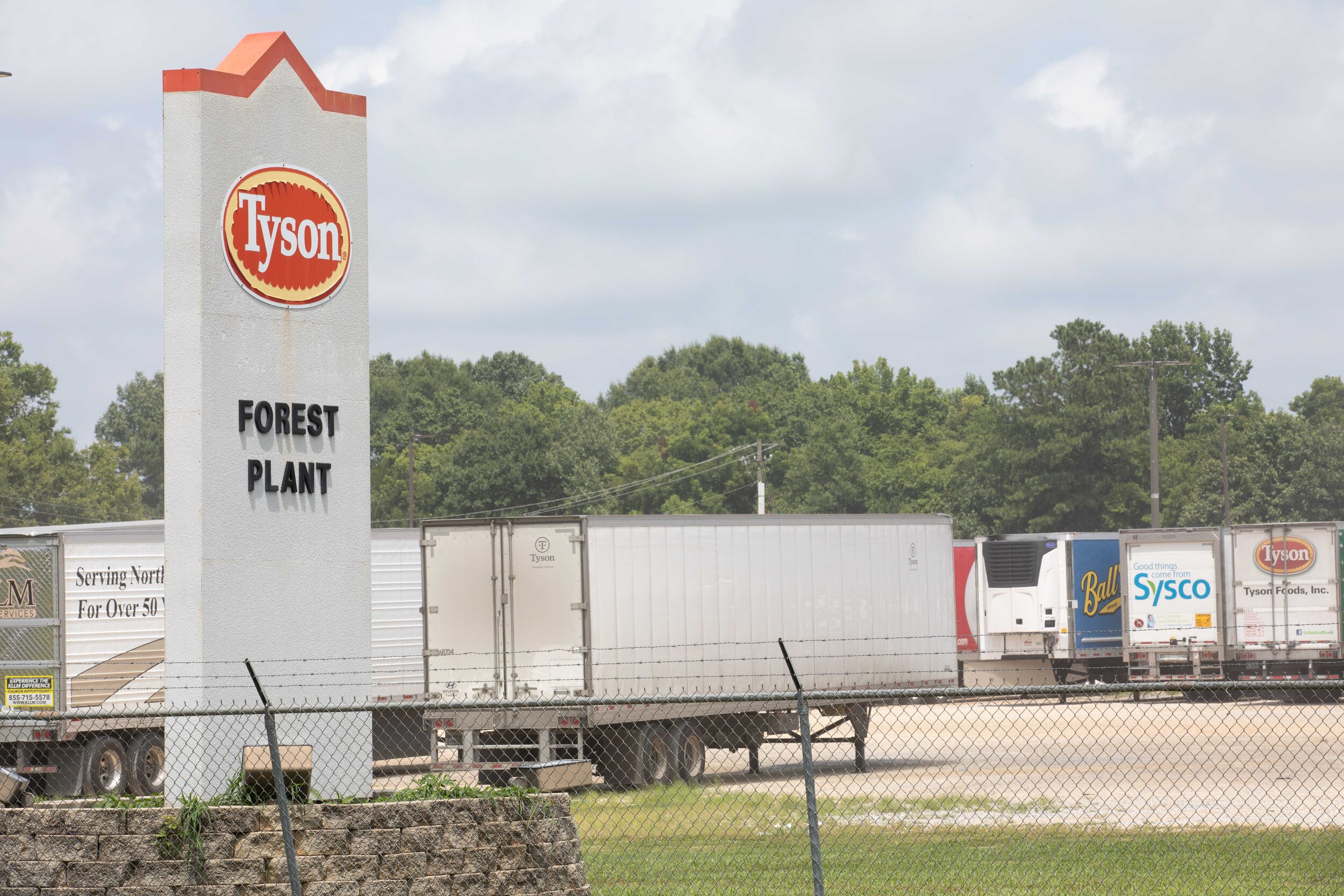 As union leaders call for slower line speeds, COVID-19 spreads in Mississippi poultry plants 